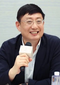 管欣