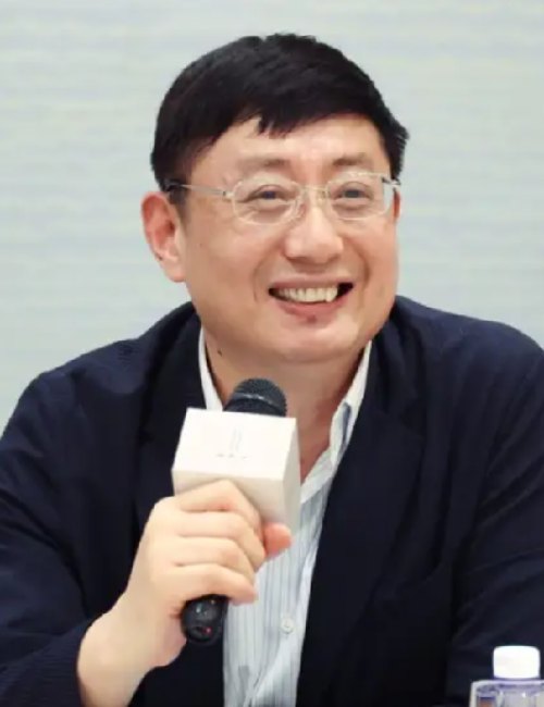 管欣